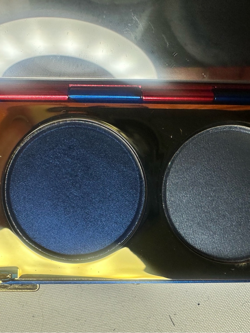 NWT MAC x Wonder Woman Red Eyeshadow Palette - Picture 4 of 5